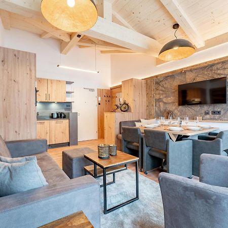 Falken Suites Top 7 Kaprun Bagian luar foto