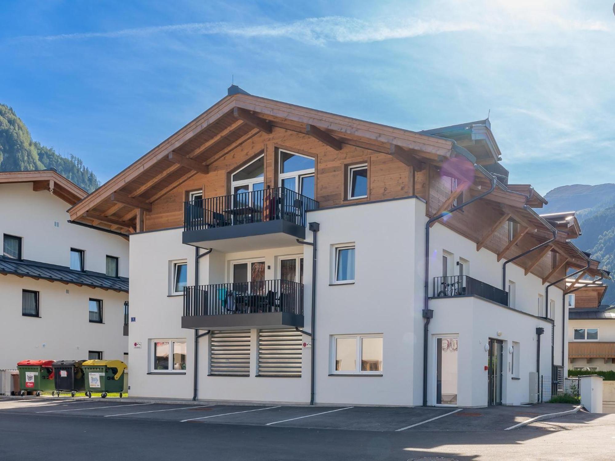 Falken Suites Top 7 Kaprun Bagian luar foto