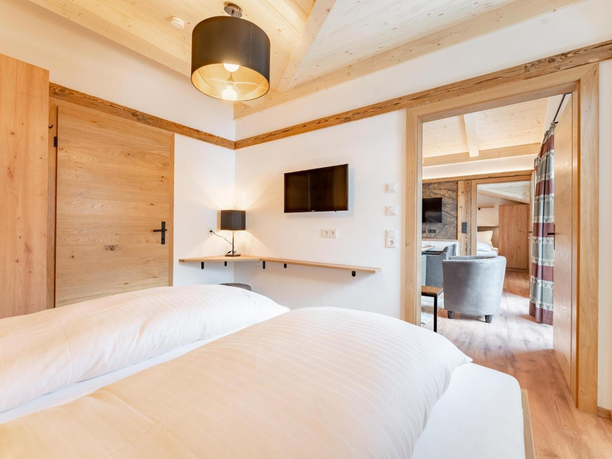 Falken Suites Top 7 Kaprun Bagian luar foto