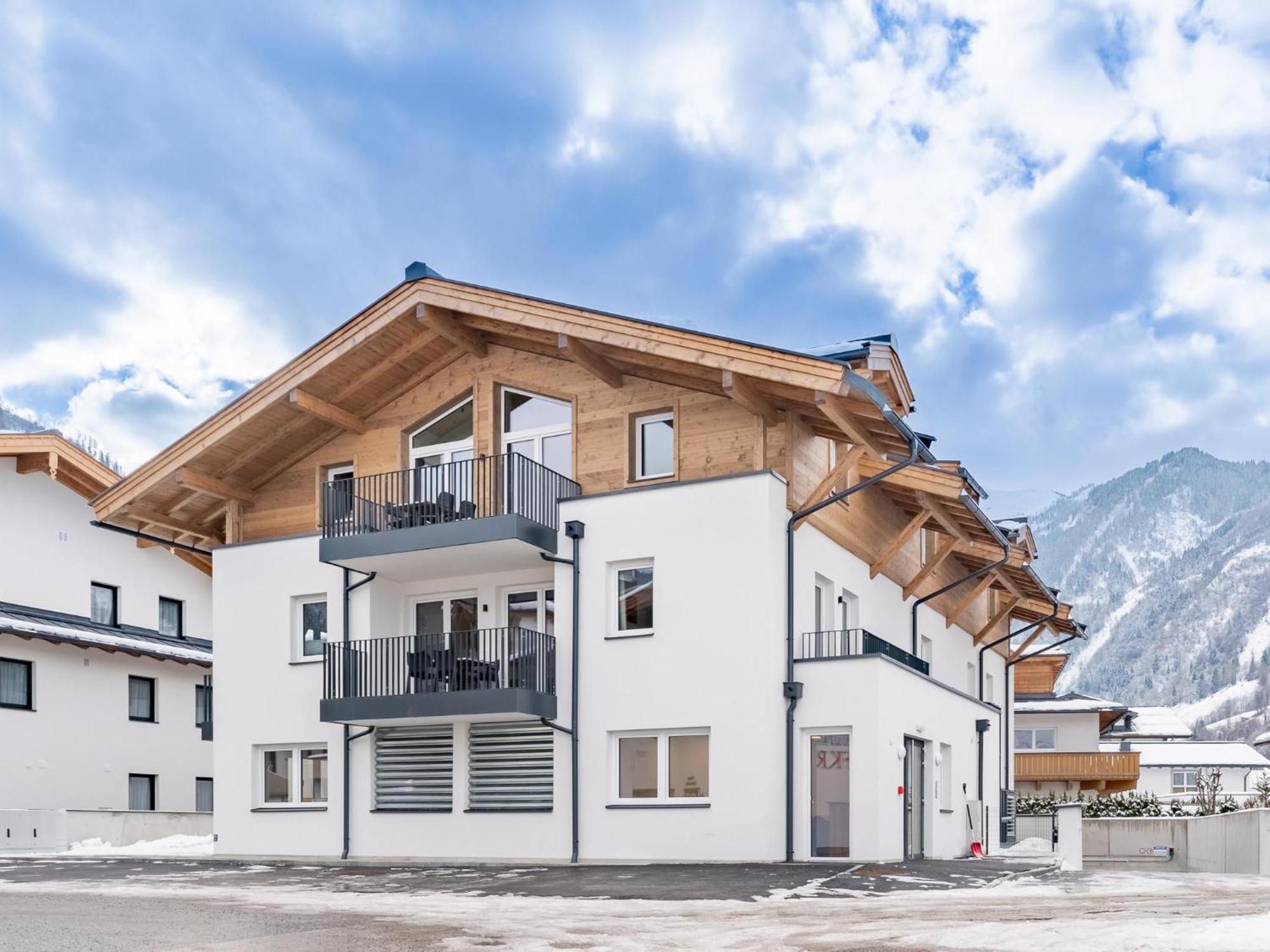 Falken Suites Top 7 Kaprun Bagian luar foto