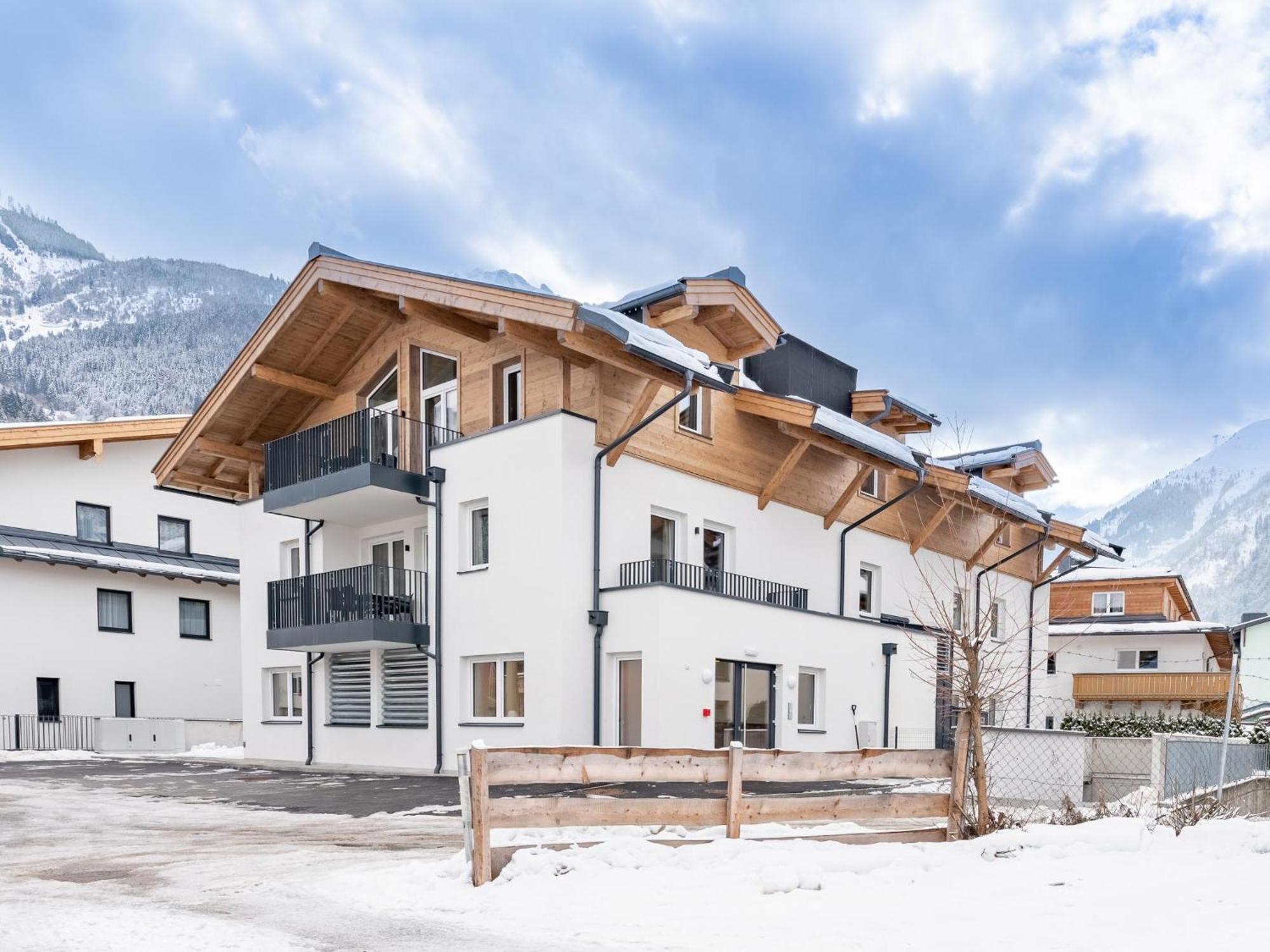 Falken Suites Top 7 Kaprun Bagian luar foto