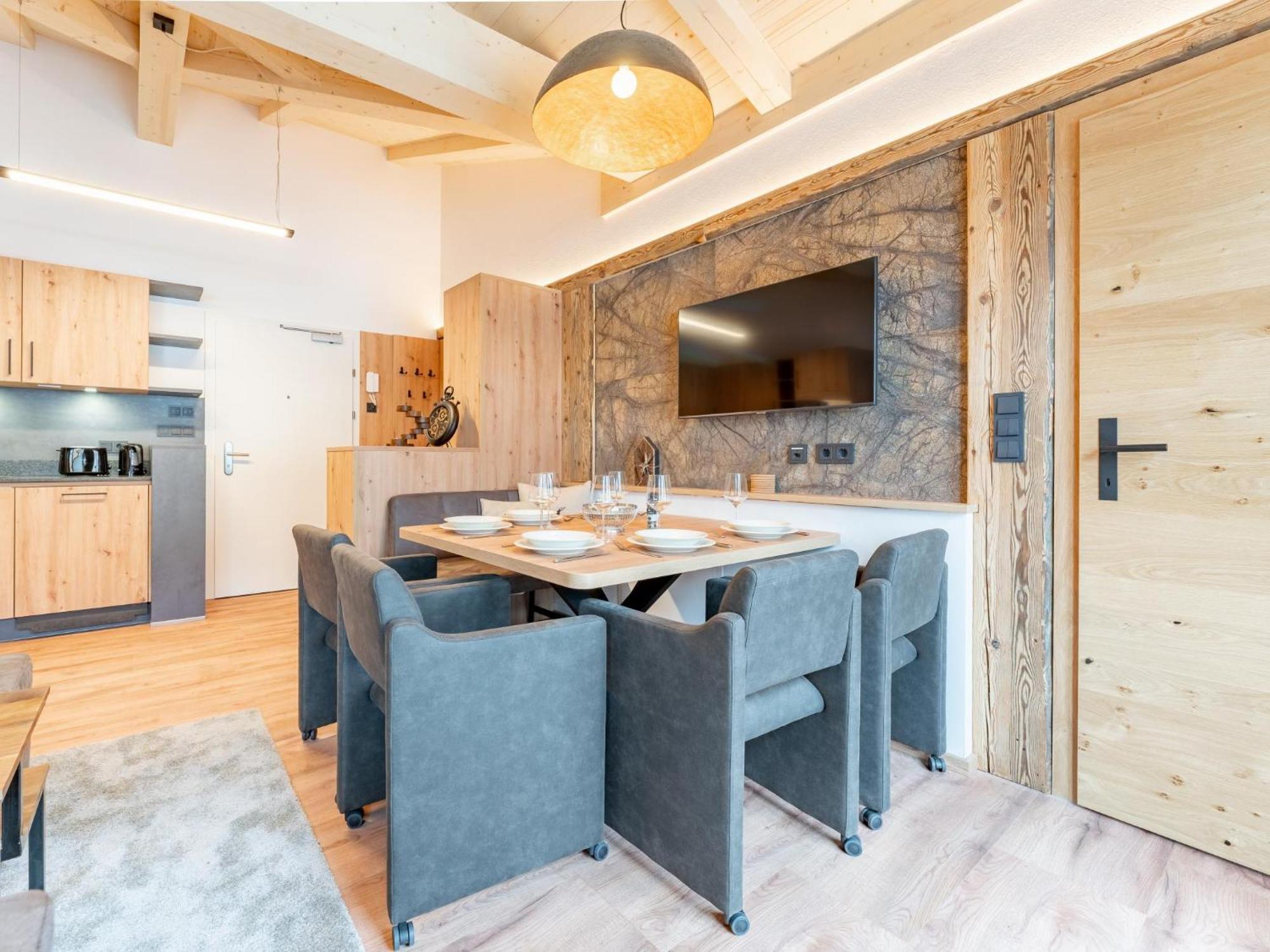 Falken Suites Top 7 Kaprun Bagian luar foto