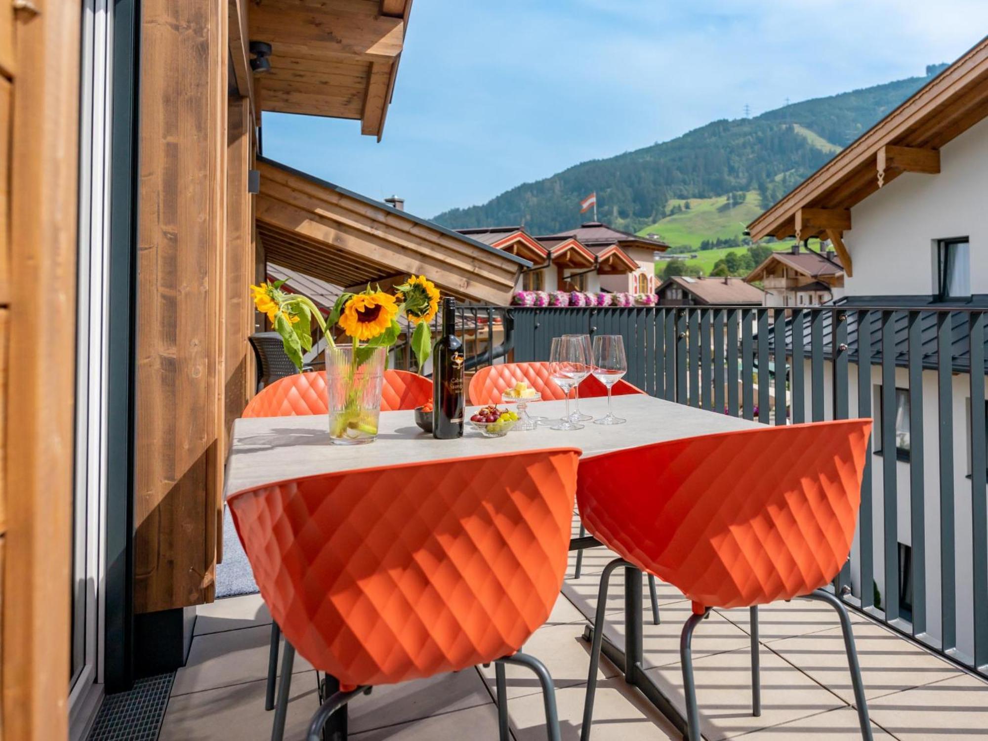 Falken Suites Top 7 Kaprun Bagian luar foto
