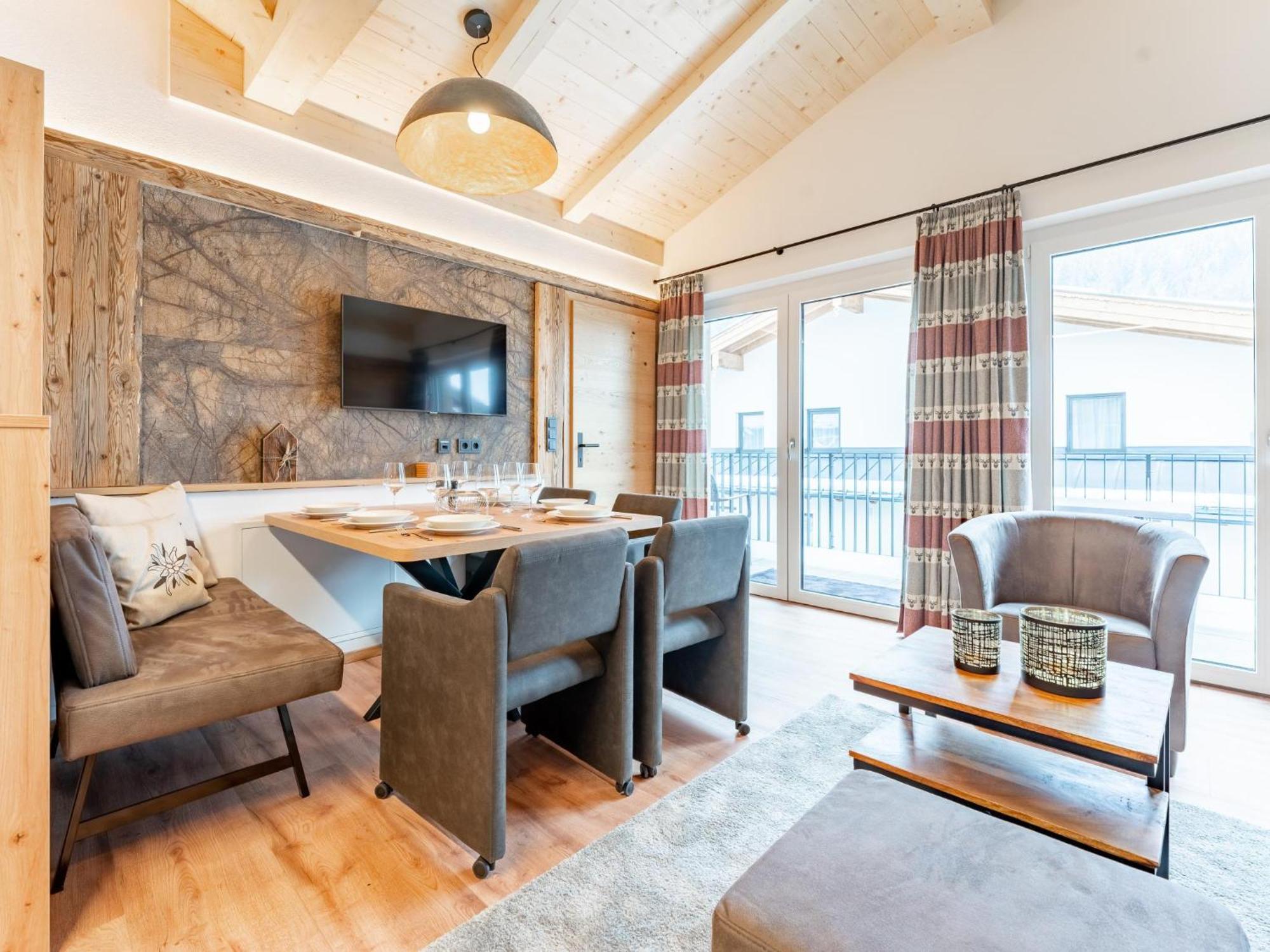 Falken Suites Top 7 Kaprun Bagian luar foto